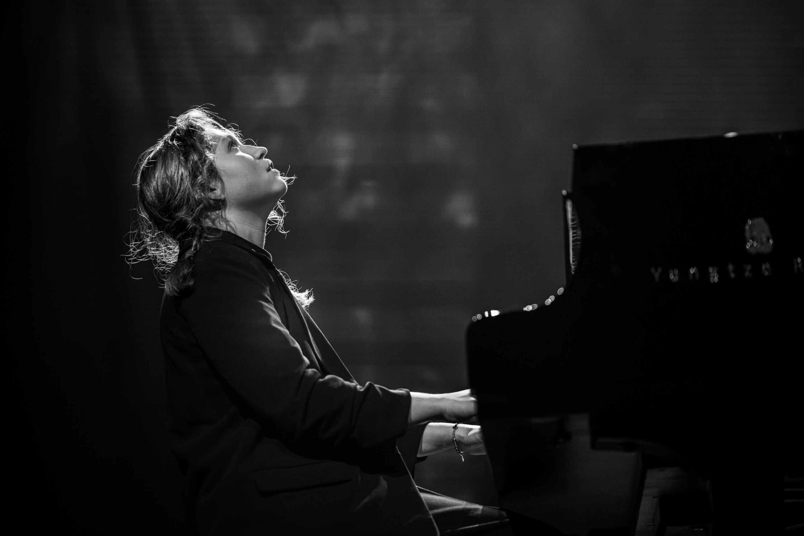 Hania Derej – concert on the rooftop